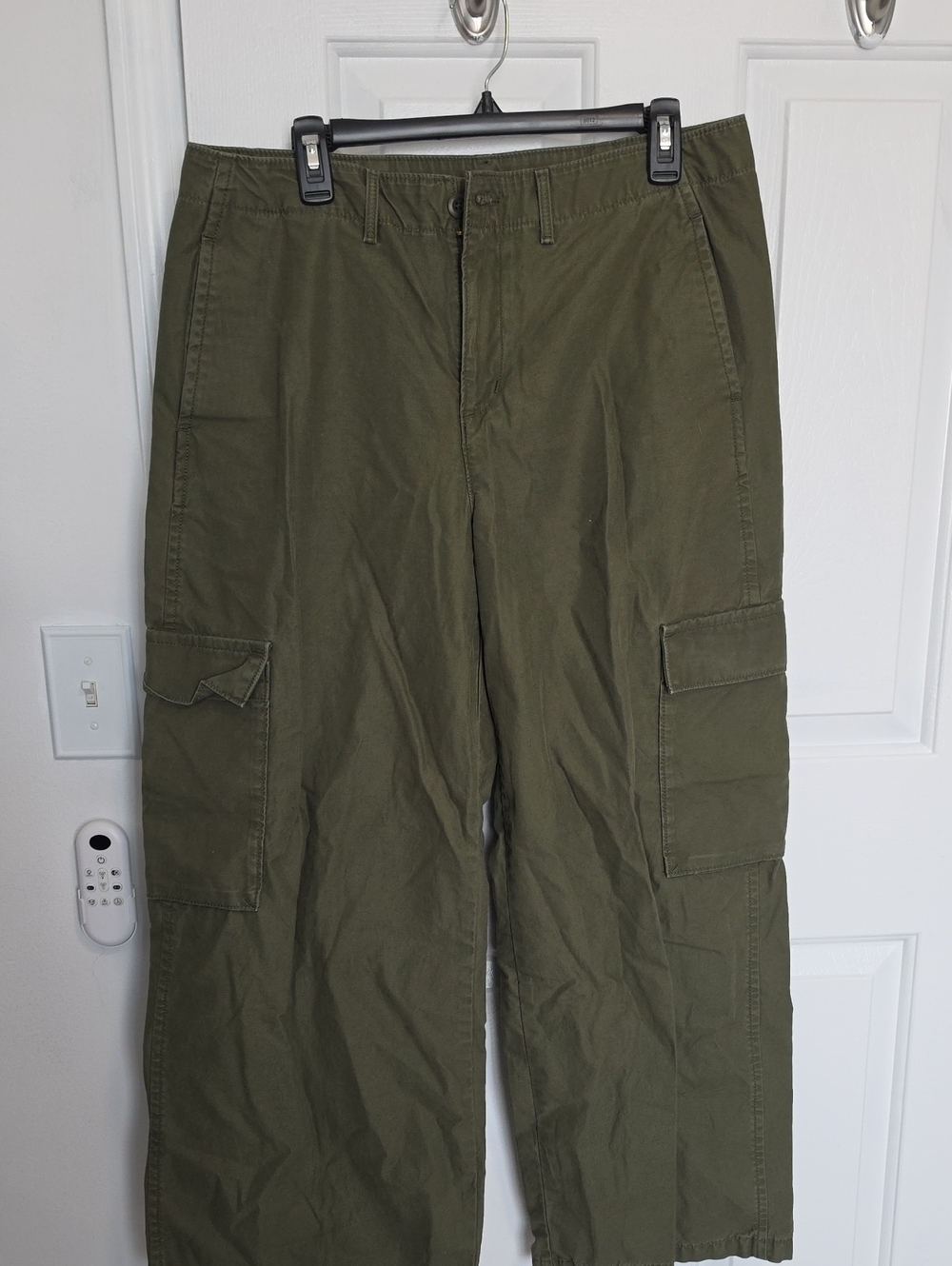 Levi's Olive Green Cargo Pants - Classic Utility Style